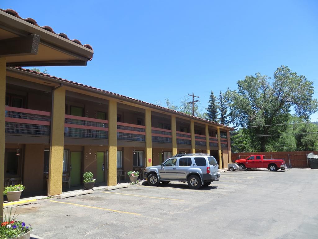 Adobe Motel 3*