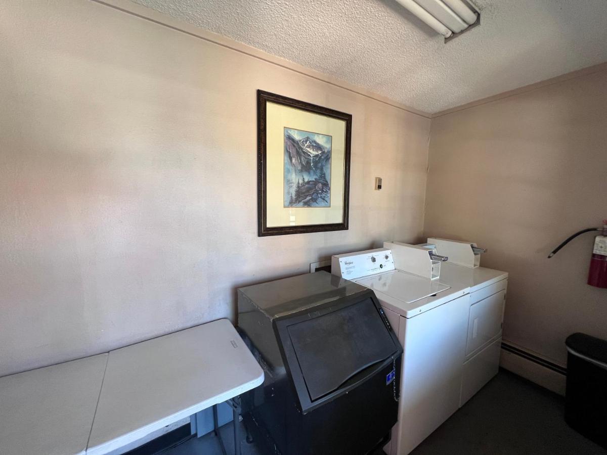 Adobe Motel 3*