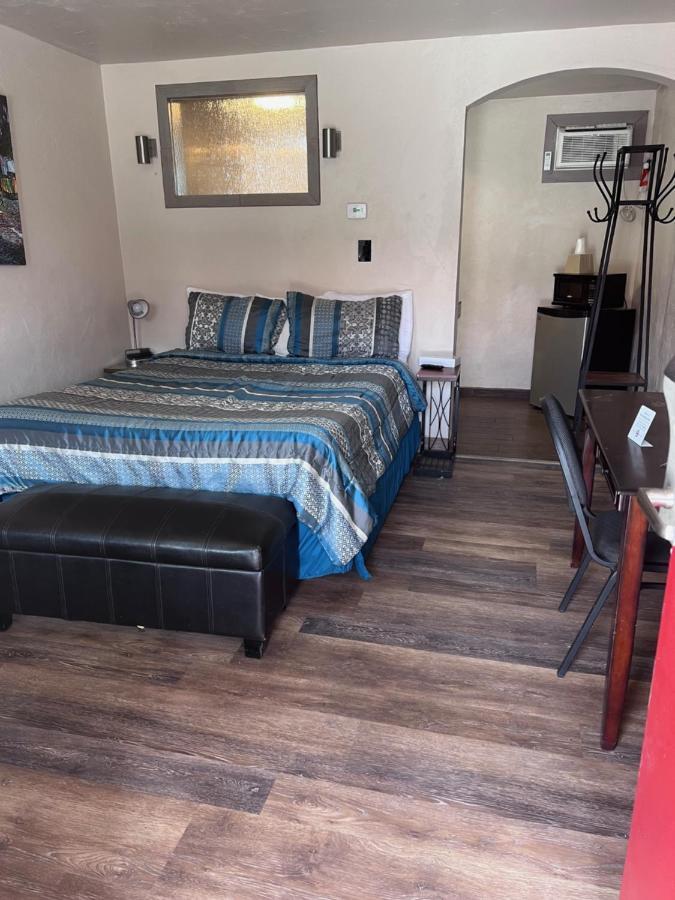 Motel Adobe 3*
