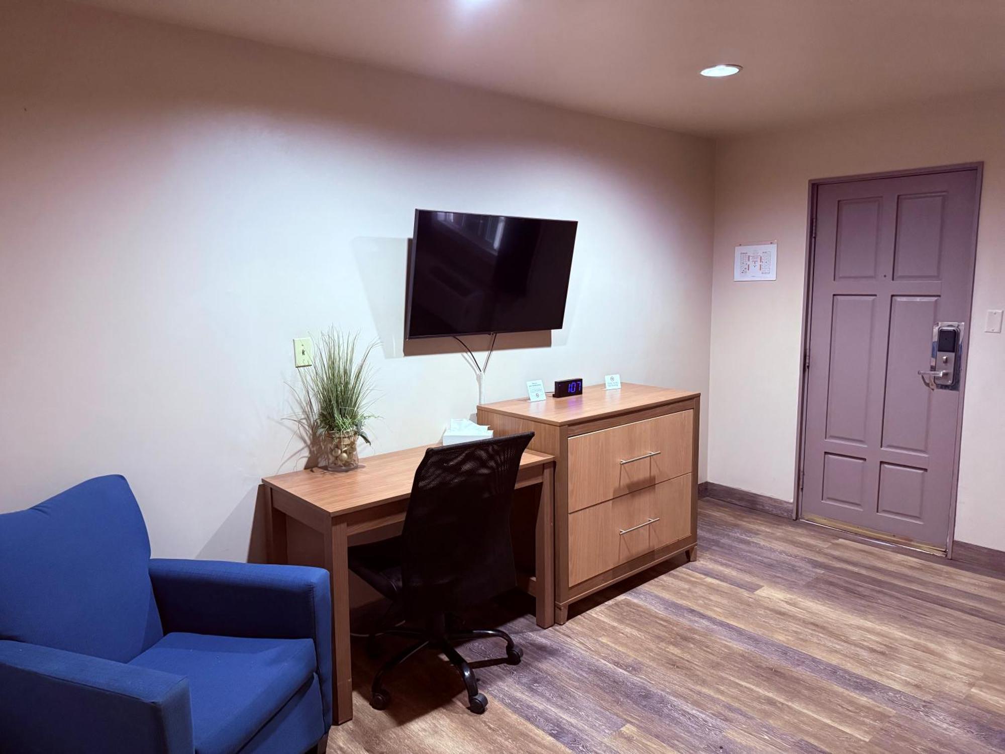Adobe Motel 3*