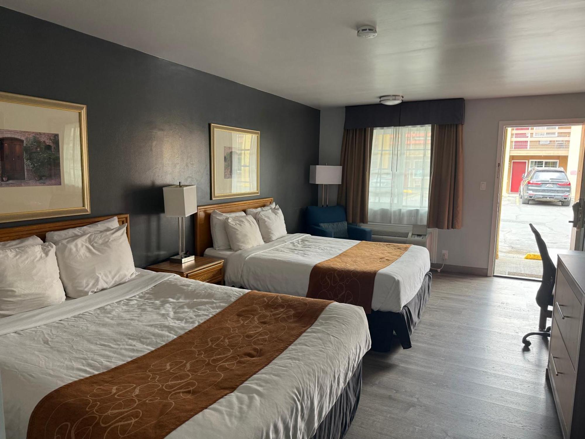 Motel Adobe 3*