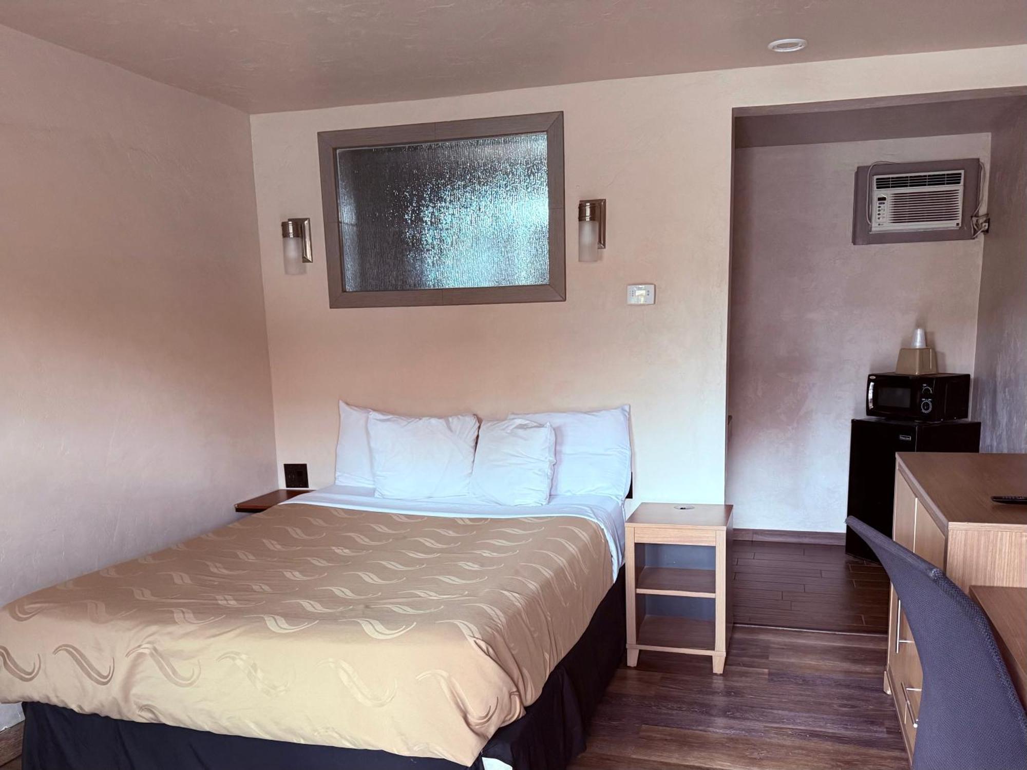 Adobe Motel 3*